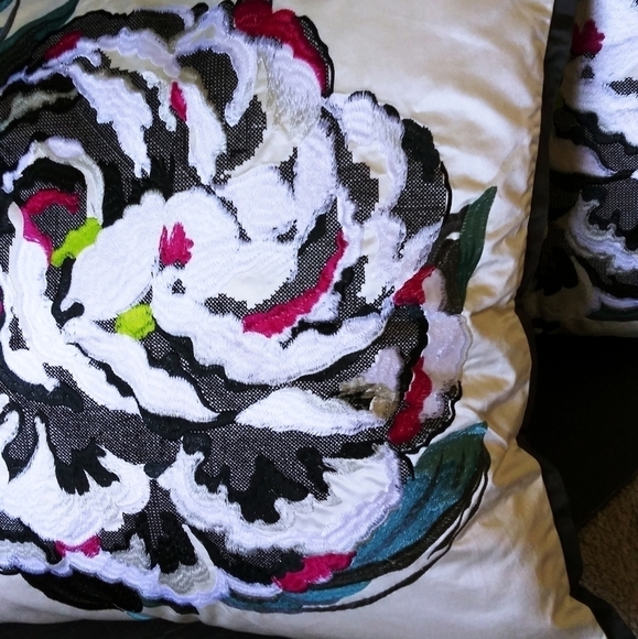 Designers Guild set/2 pillow shams embroidered… - Picture 5 of 15